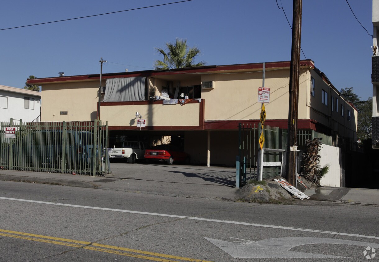 Primary Photo - 6958 Fulton Ave