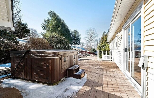 Foto del edificio - Single Family Home in Established Green Valley community available March 1st!