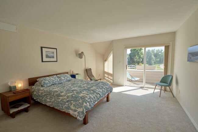 Foto del edificio - Spacious, sunny, furnished home in East Bo...