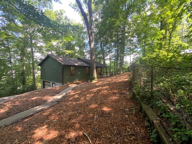Building Photo - Beautifully Remodeled 3-Bedroom Home with ...