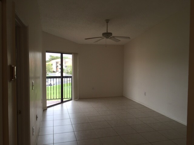 Building Photo - 9889 Nob Hill Ct