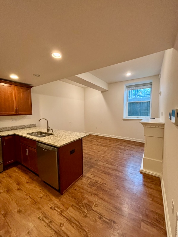 Building Photo - 591 Terrace Park