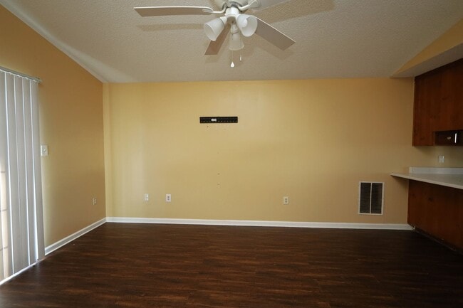Building Photo - 13 Pinedale Cir