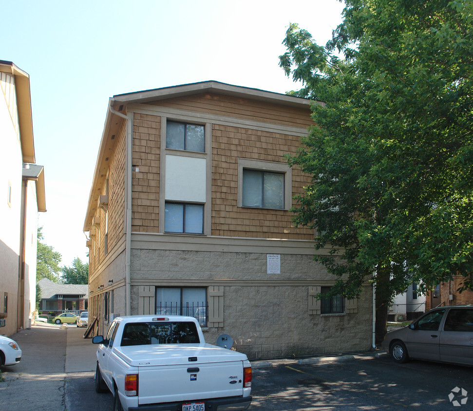 Building Photo - 161 W 10th Ave