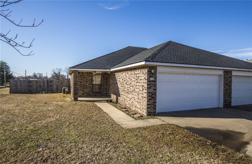 1720 S M St, Rogers, AR 72756 Townhome Rentals in Rogers AR
