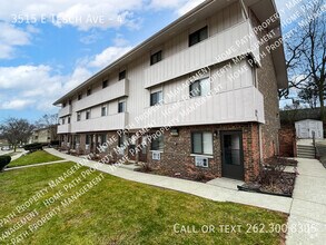 Building Photo - 3515 E Tesch Ave
