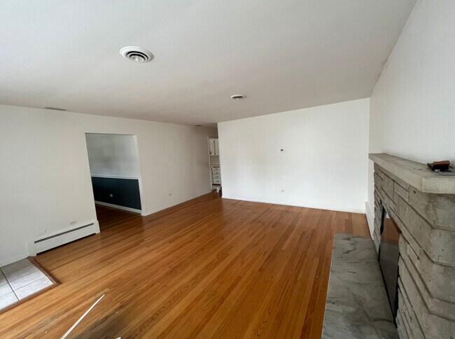 Foto del edificio - 5140 Ellington Ave