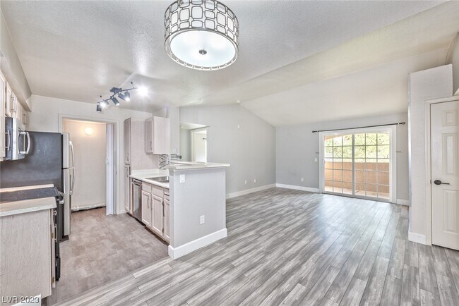 Building Photo - 231 W Horizon Ridge Pkwy