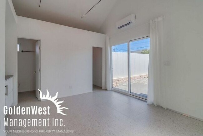 Building Photo - Turnkey Studio in a Prime Location Near th...