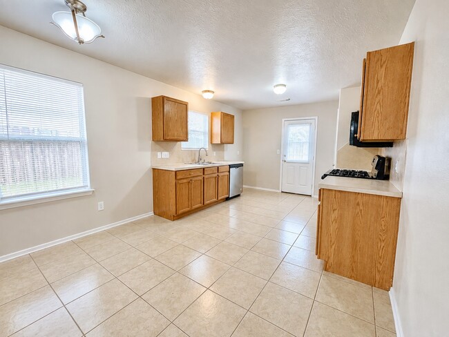 Building Photo - 14942 Sunset Creek Dr