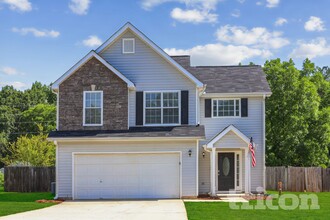 Building Photo - 105 River View Ct