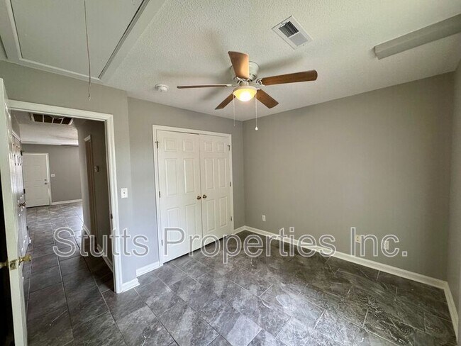 Foto del edificio - 809 Keller Ln