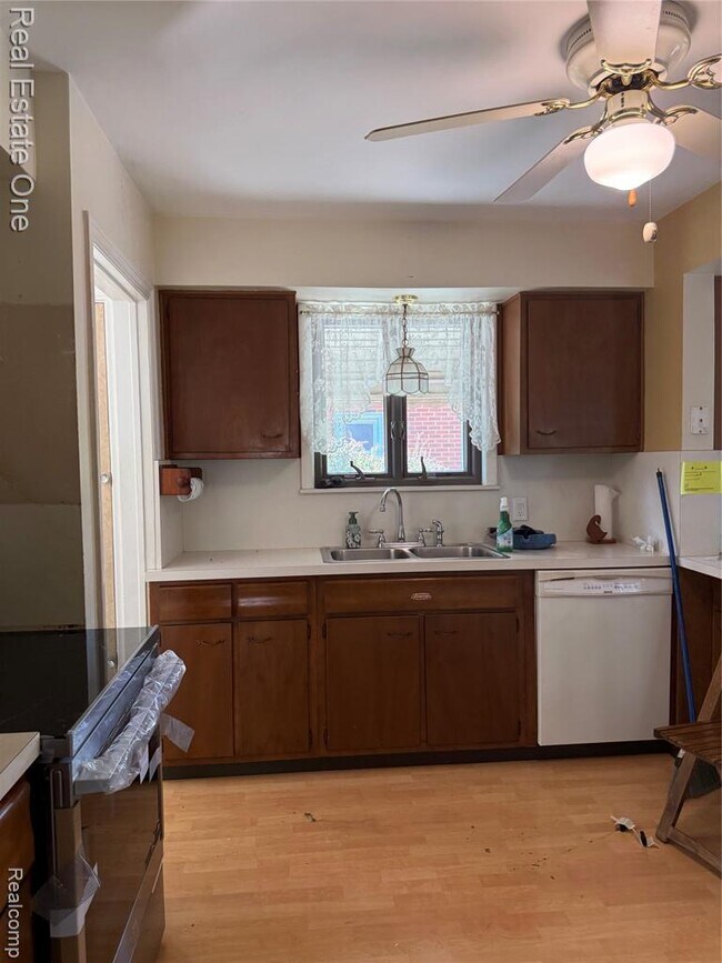 Foto del edificio - 15087 Thomas Ave
