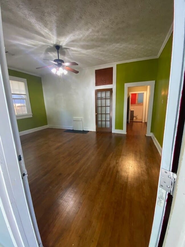 Building Photo - Cozy Living in Columbus