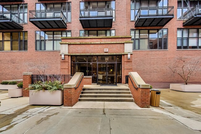 Foto del edificio - 333 W Hubbard St
