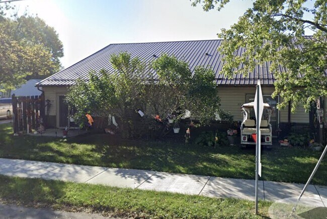 Building Photo - 700 W Main St