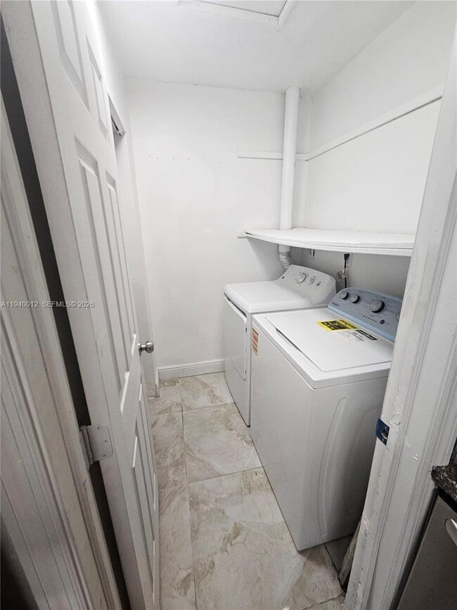 Building Photo - 5615 NW 27th Ct