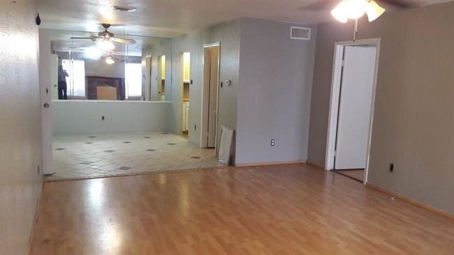 Foto del edificio - 6500 Sands Point Dr