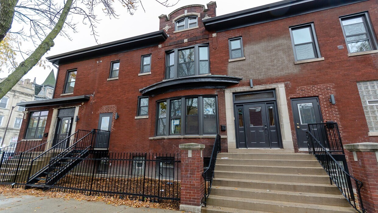Primary Photo - 2325 S California Ave