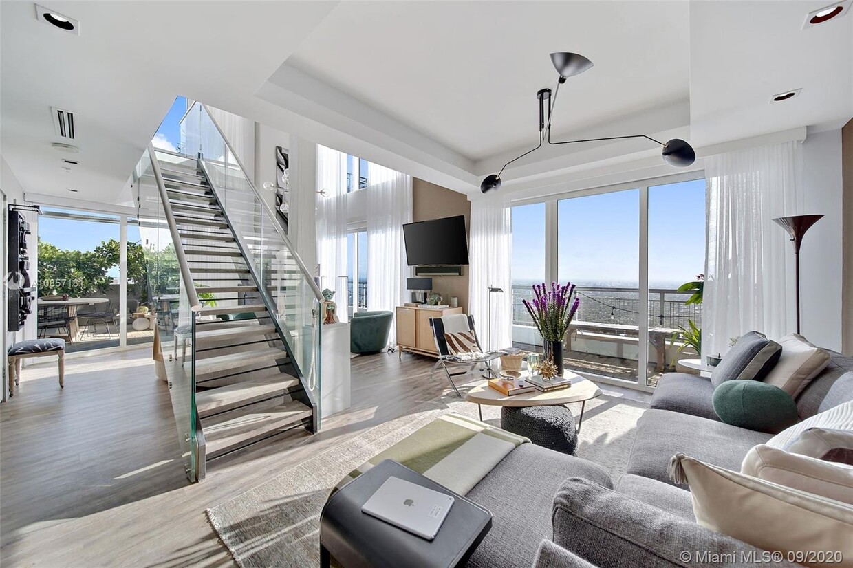 Foto principal - 60 SW 13th St