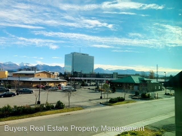 Building Photo - 400 W 34th Ave