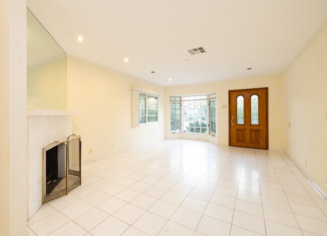 Foto del edificio - 434 S Clark Dr