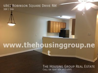 Foto del edificio - Ready Now!!  End unit townhome in quiet co...