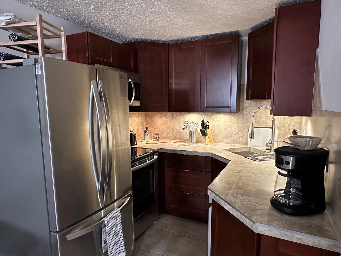 Foto principal - 9080 E 16th Ave