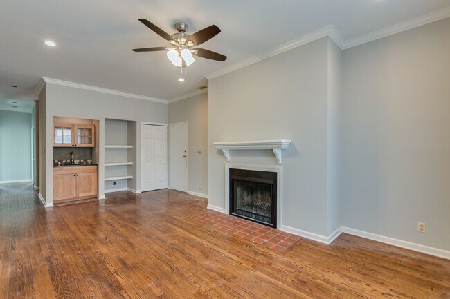 Family Room 2 - 14 S Taylor Ave