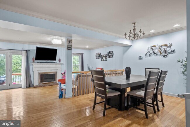 Building Photo - Stunning Ashburn Townhome with Endless Appeal