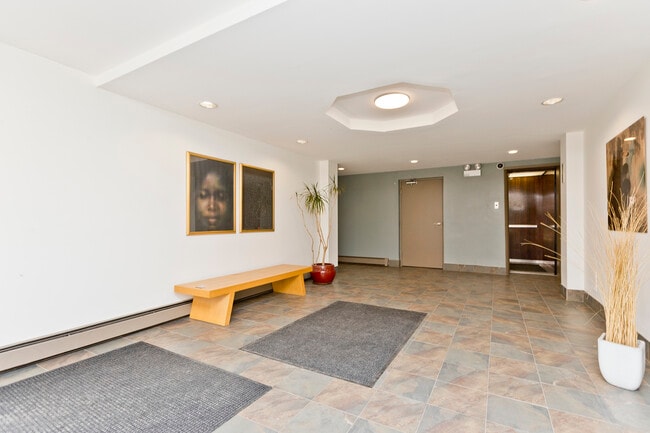 Building Photo - Kenmore Manor Apartments