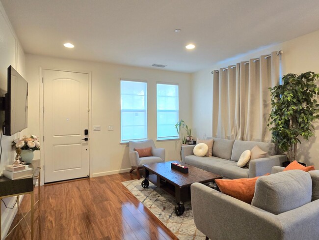 Building Photo - Beautiful Smart Home with Solar, A/C, Larg...