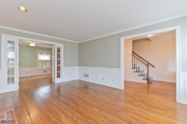 Building Photo - 53 Murray Hill Square