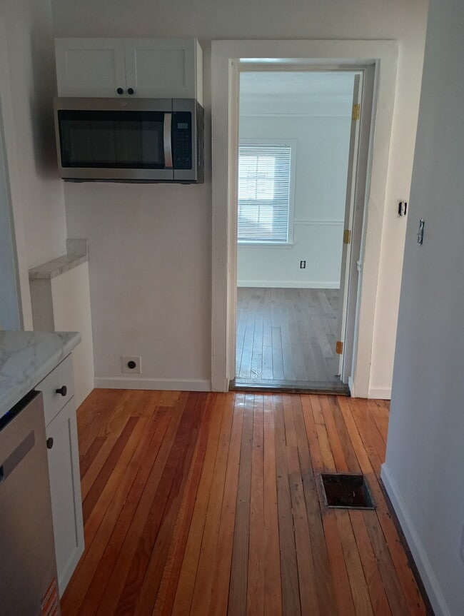 Building Photo - 108 E Chilhowie Ave