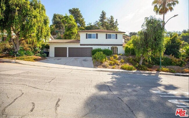 Building Photo - 3243 Kirkham Dr