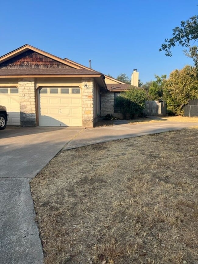 Building Photo - 112 Verna Spur