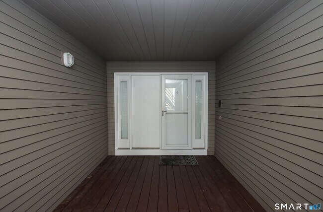 Building Photo - 14 Harbour Close