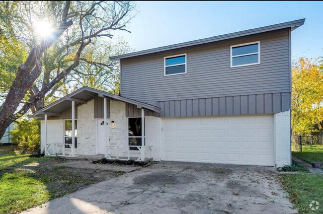 Building Photo - 2302 McCormick St