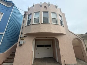 Building Photo - 614 Hanover St