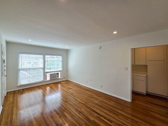 Foto del edificio - Charming Studio - Prime Los Feliz Location!