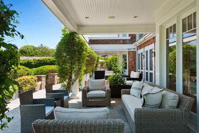 Foto del edificio - 100 Halsey Ln