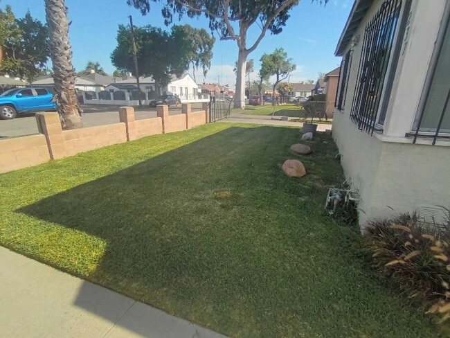 Building Photo - 237 S Matthisen Ave