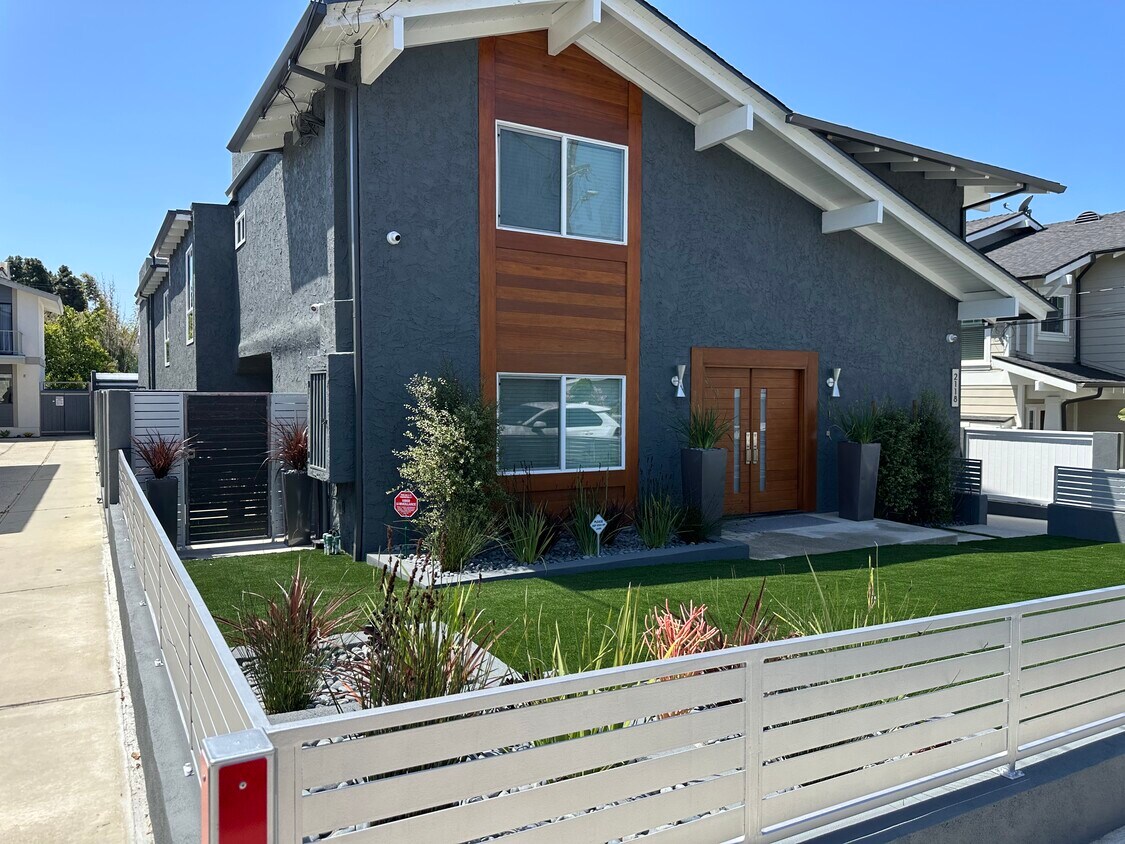 Building Photo - 2118 Carnegie Ln