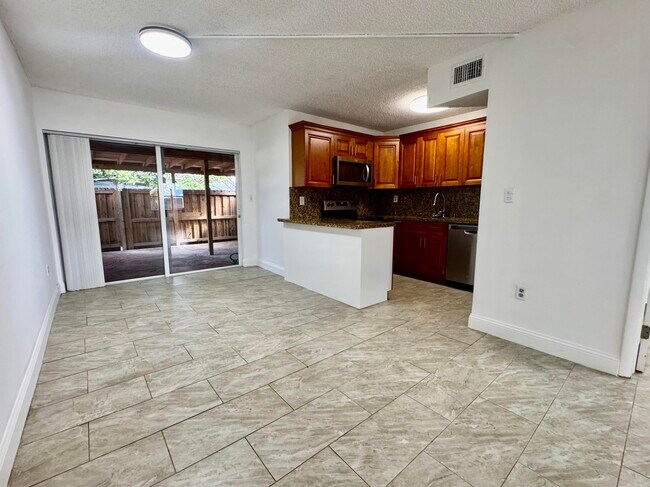 Foto del edificio - 3662 SW 59th Ave