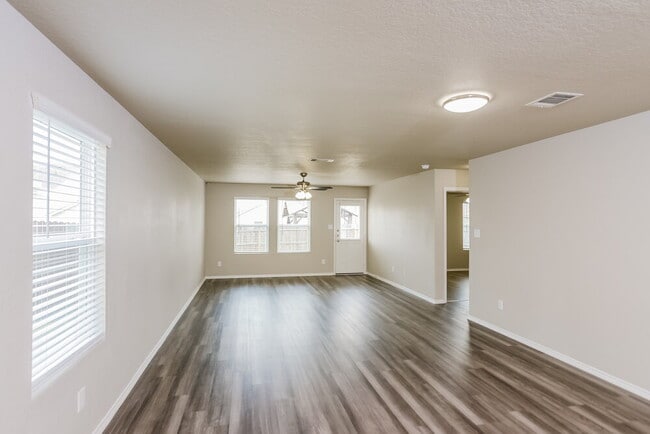 Building Photo - 8944 Yorkshire Way