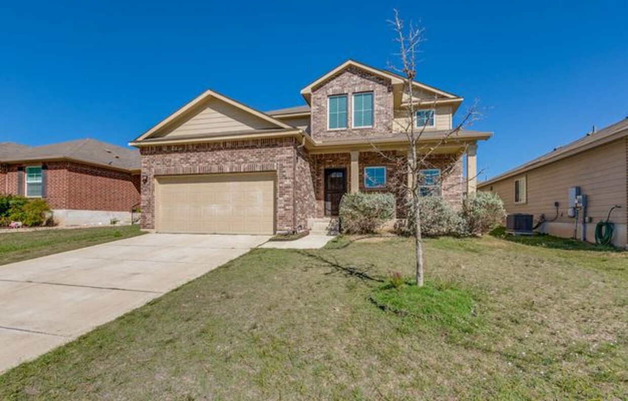 Foto principal - SEGUIN, TX - Immaculate FIVE-bedroom home ...