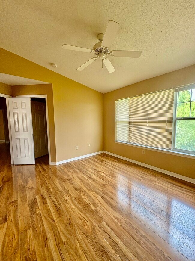 Foto del edificio - 15207 Harbour Vista Cir