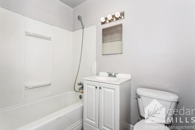 Foto del edificio - Affordable and Updated 5 Bedroom Home for Rent