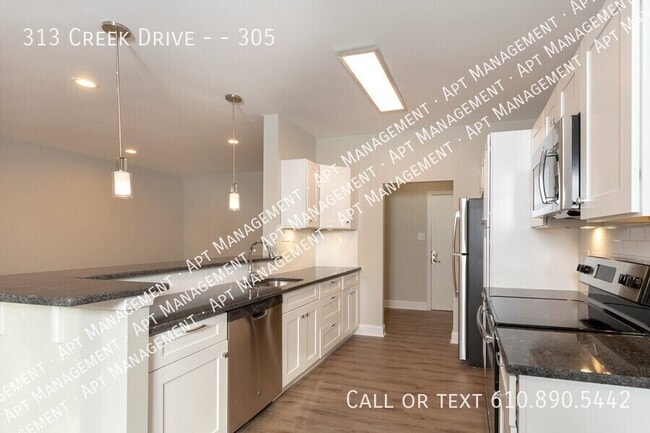 Foto del edificio - 313 Creek Dr