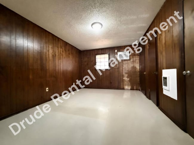 Building Photo - 42185 Deborah Dr
